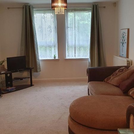 2-Bedroom Back Hilton Area Apartment - Ground Floor, Aberdeen City Center Номер фото