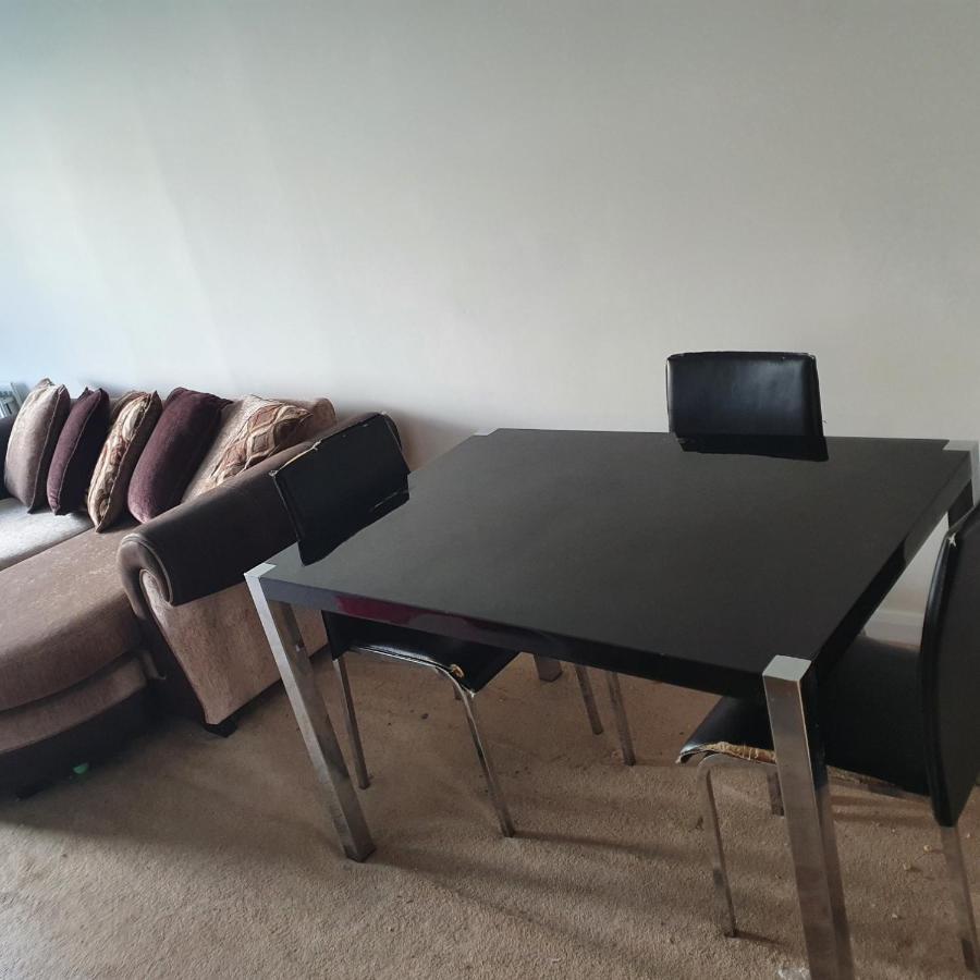 2-Bedroom Back Hilton Area Apartment - Ground Floor, Aberdeen City Center Екстер'єр фото