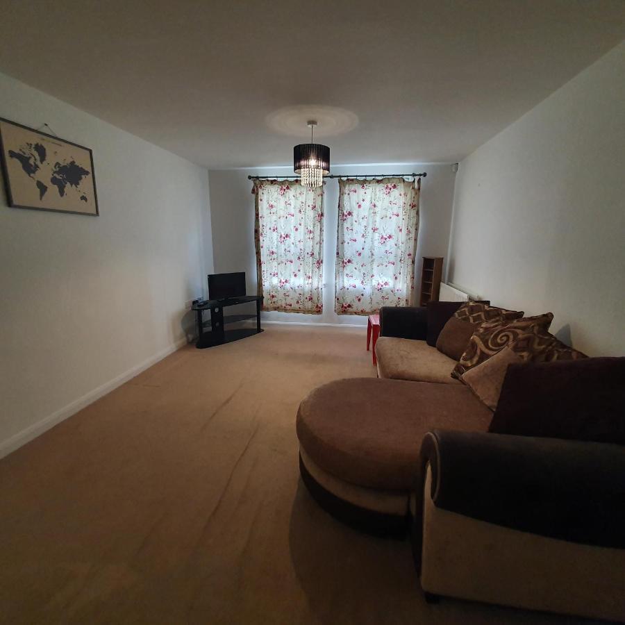 2-Bedroom Back Hilton Area Apartment - Ground Floor, Aberdeen City Center Екстер'єр фото